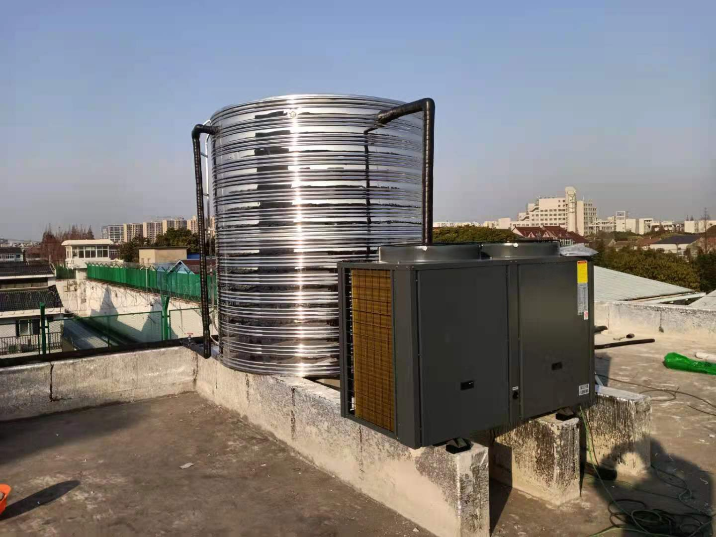 Commercial heat pump modular installation site layout