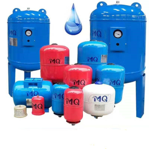 Replaceable bladder expansion tank